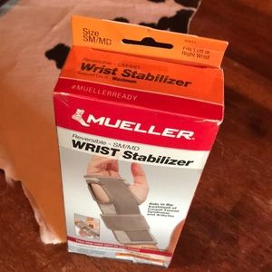 Mueller reversible wrist stabilizer small/medium